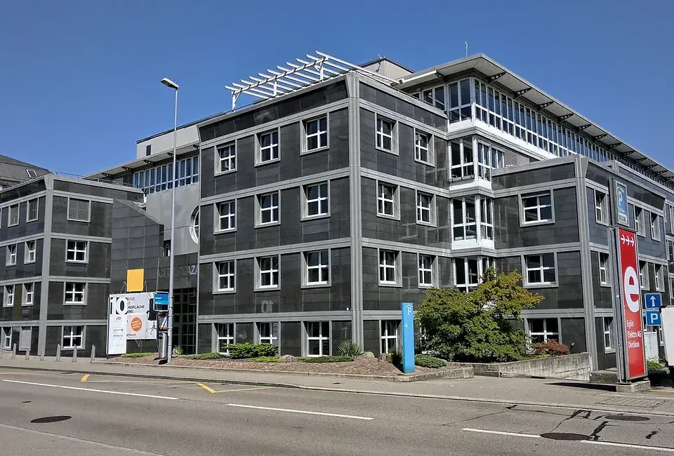Das Geschäftshaus an der Lerzenstrasse 10 in Dietikon